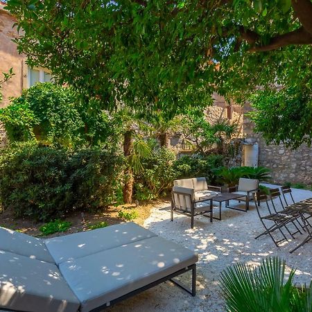Old Town House With Floor Heating & Lush Private Garden Βίλα Ντουμπρόβνικ Εξωτερικό φωτογραφία