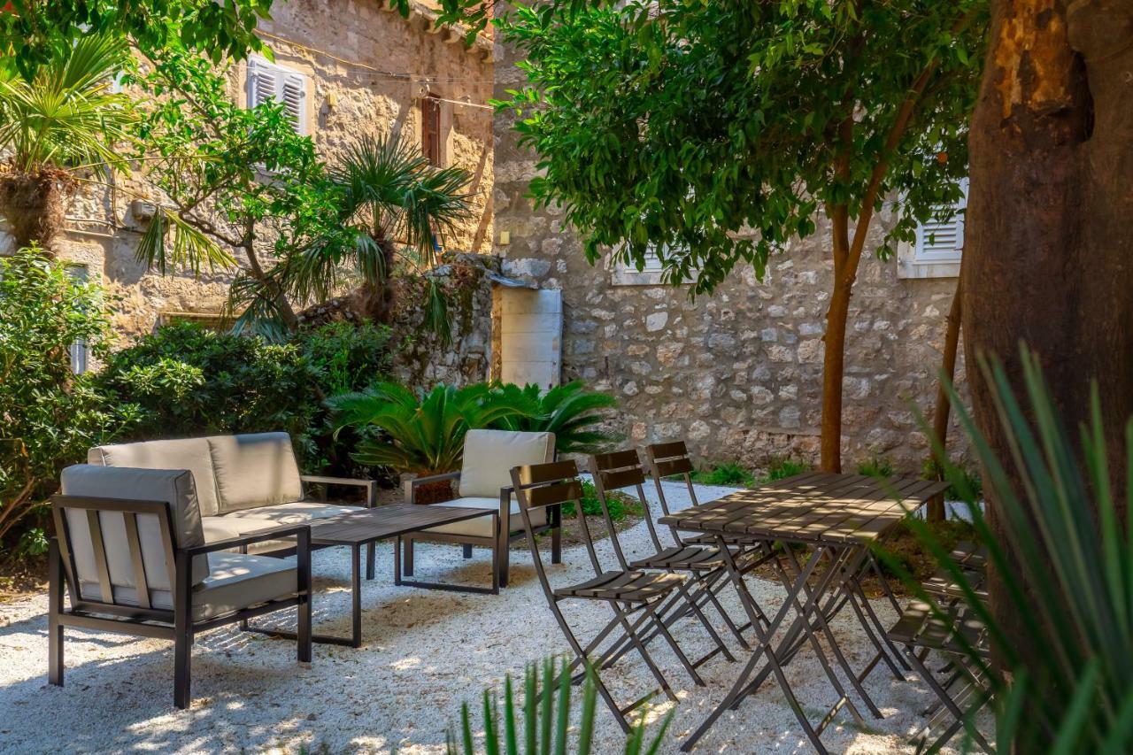 Old Town House With Floor Heating & Lush Private Garden Βίλα Ντουμπρόβνικ Εξωτερικό φωτογραφία